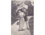 ŽENA V KLOBOUKU =MILENCI=rok1919*fb3851