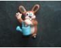Kinder vajíčka-figurka králík s konví
