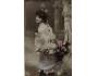 žena s květinami poštou prošlá r.1908 N17