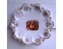 Secesní zdobený kulatý porcelánový talíř - Prodaná nevěsta