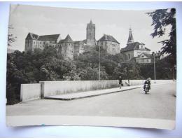 Loket nad Ohří - hrad, pohled z mostu, motorka 50.léta Orbis
