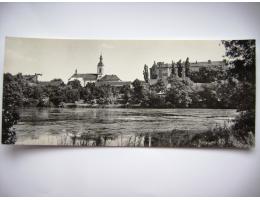 Říčany u Prahy panorama od rybníka 60. léta Orbis