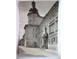 Plzeň Státní vědecká knihovna kočárek foto Einhorn 60. léta