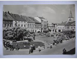 Valašské Meziříčí náměstí jarmark trh - 1965 Orbis