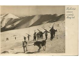 vánoční MF lyžaři psi vlčáci 1955 19-236°°