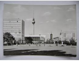 Berlin NDR - Marx-Engels-Platz - náměstí 70. léta