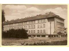 HODONÍN / ŠKOLA  /r1950?*BU8