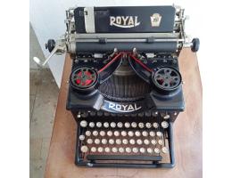Historický mechanický psací stroj Royal - Plně funkční