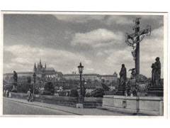 Praha  Hradčany kříž na Karlově mostě  MF ***3027