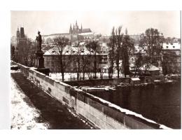 PRAHA HRAD Z KARLOVA MOSTU ORBIS FOTO EINHORNOVÁ ***53690NA