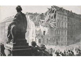 PRAHA = PO BOMBARDOVÁNÍ U MUZEA =rok1945*fb2720