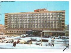 Brno hotel International v zimě auta ***20855o