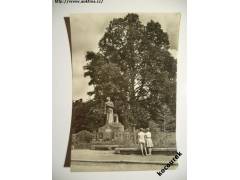 Toušeň 60. léta pomník památný strom děti (Orbis)