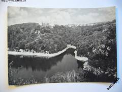 Vranovská přehrada pohled na Bítov přes Kopaniny 1965 Orbis